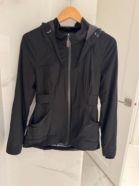 ☔️ Women’s Black Hooded Spring Jacket with adorable floral lining